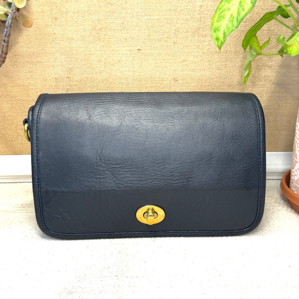 Vintage Wako of Japan Turlock Flap Clutch/Crossbody/shoulder in Navy - Leather